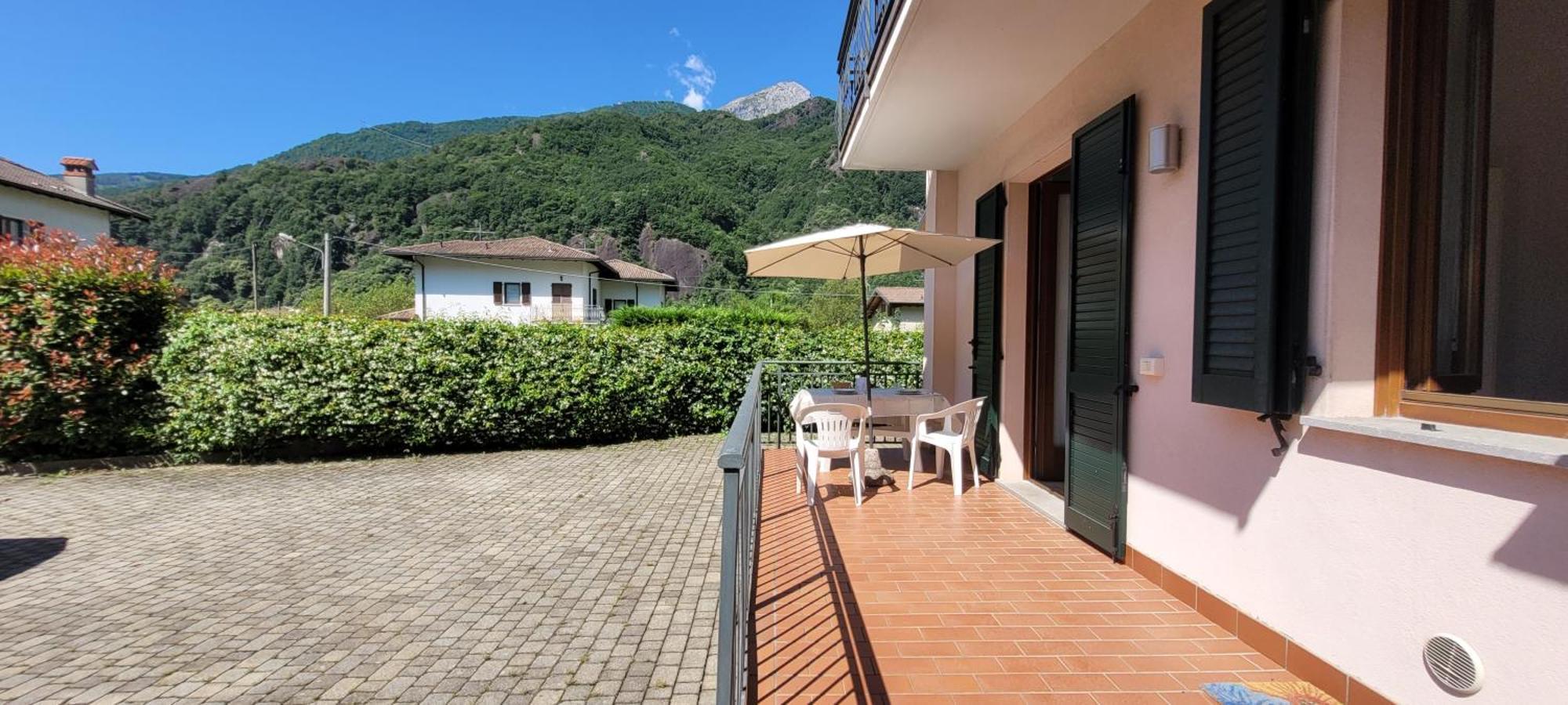 Terrazza Fucinetta Apartment Introbio Екстериор снимка