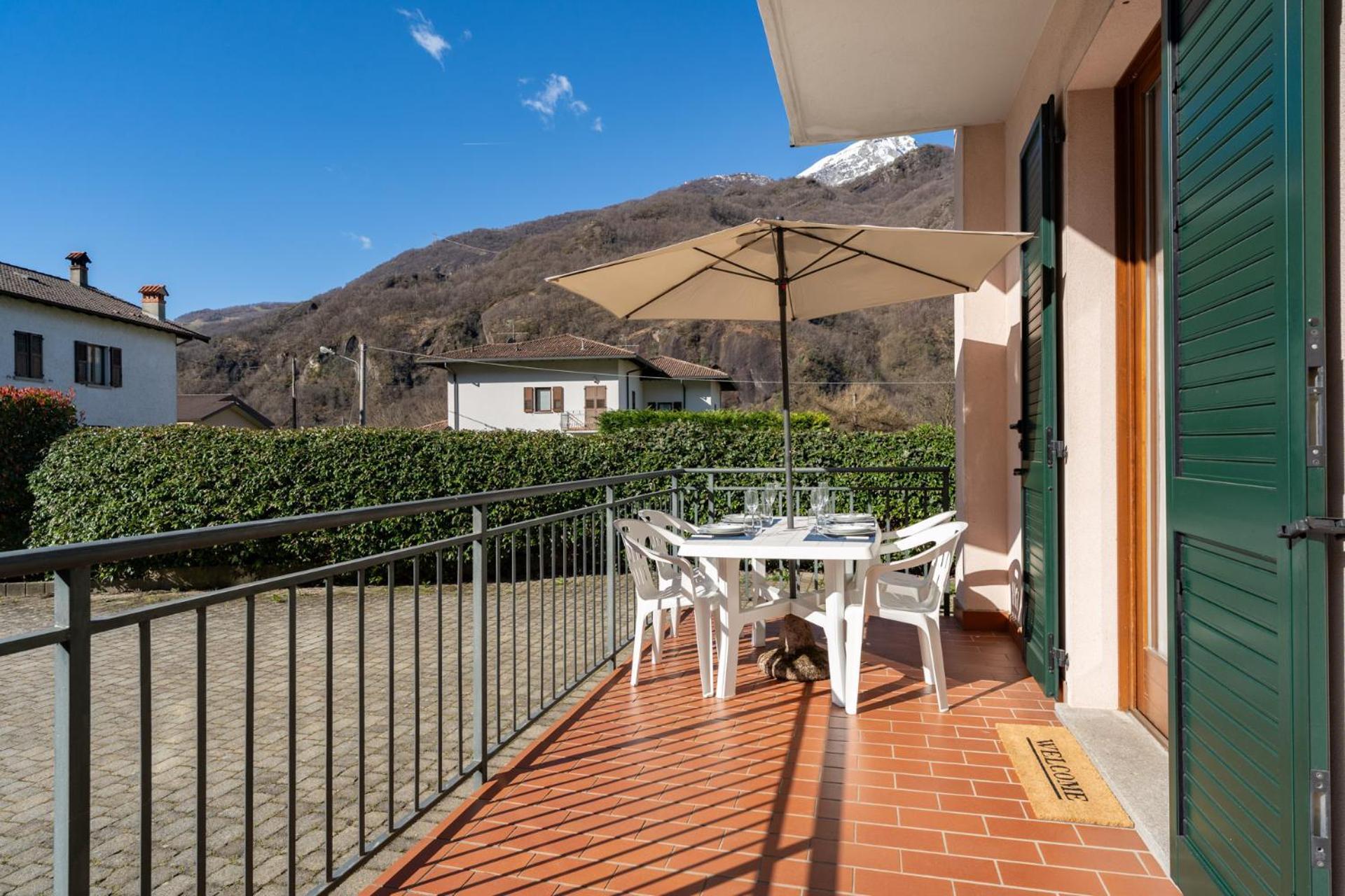 Terrazza Fucinetta Apartment Introbio Екстериор снимка
